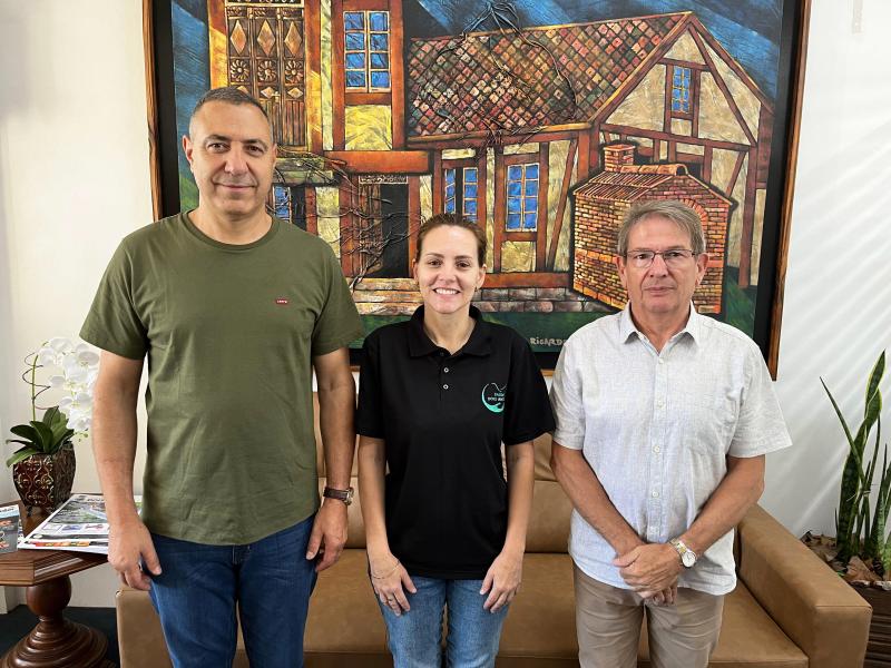 Tavares, Amanda e Juarez (Foto: Divulgação / PMDI)