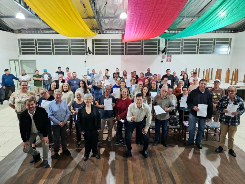 Dois Irmãos entrega matrículas de imóveis para 48 famílias do bairro São João