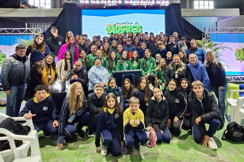 Dois Irmãos marca presença no Encontro de Líderes Escolares em Nova Petrópolis