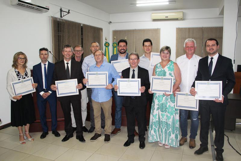 Eleitos dos três municípios da Comarca são diplomados em Dois Irmãos