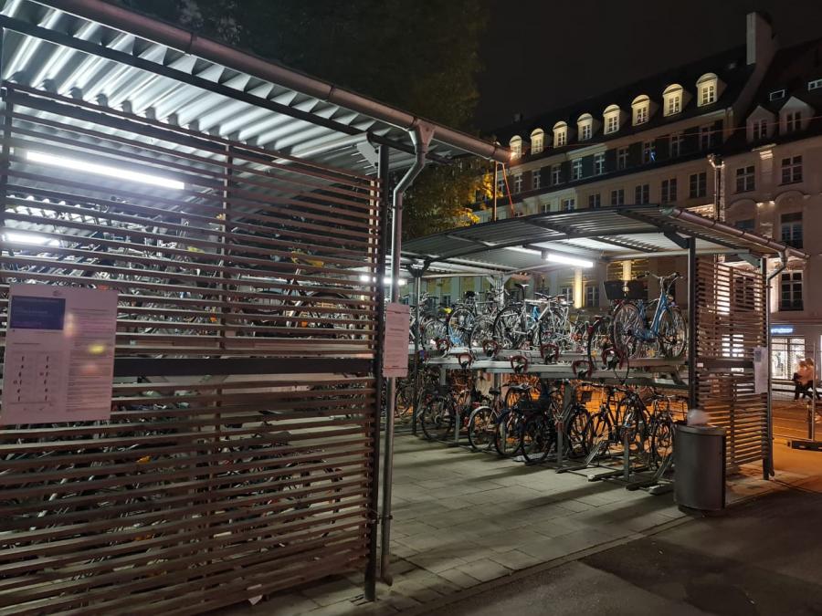 Em Munique, o uso de bicicletas como meio de transporte é comum