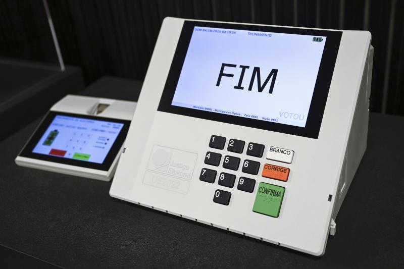 Enquanto a abstenção aumenta, votos brancos e nulos caem mais de 70% no RS em duas décadas