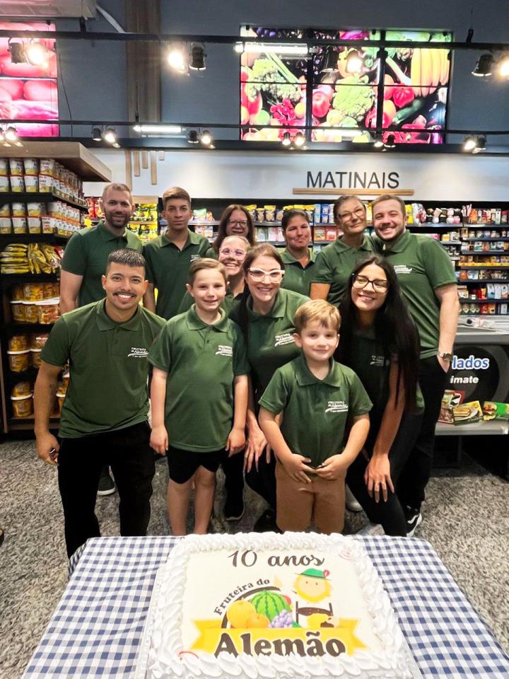 Equipe da Fruteira do Alemão, que completou 10 anos em Dois Irmãos