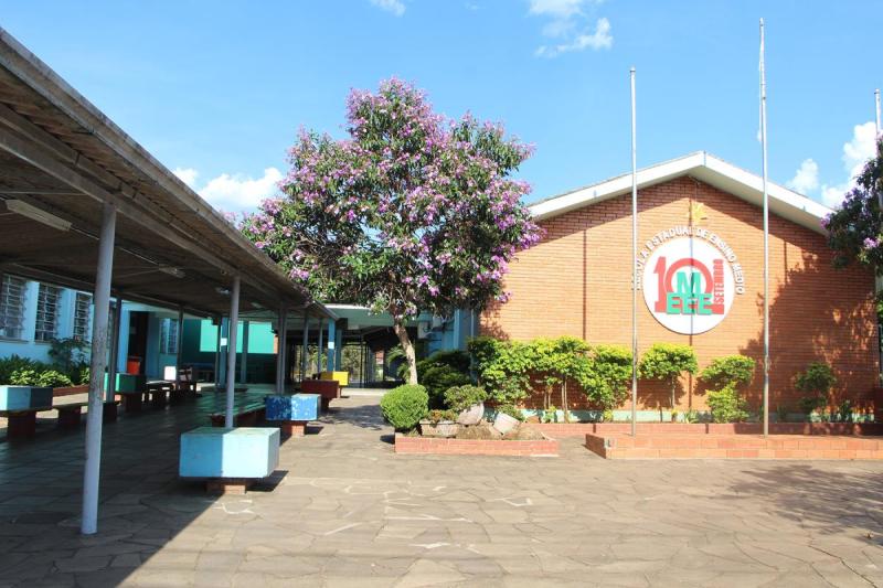 Escola 10 de Setembro celebra 85 anos de história com Baile Comemorativo