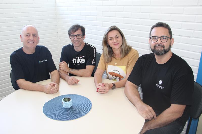 Cleitor, Marcos, Shirlei e Diego destacam que cursos são gratuitos e abertos a moradores de todas as cidades