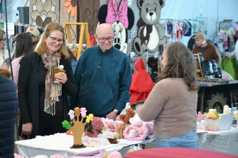 Feira Estadual do Artesanato recebeu grande público na Praça do Imigrante
