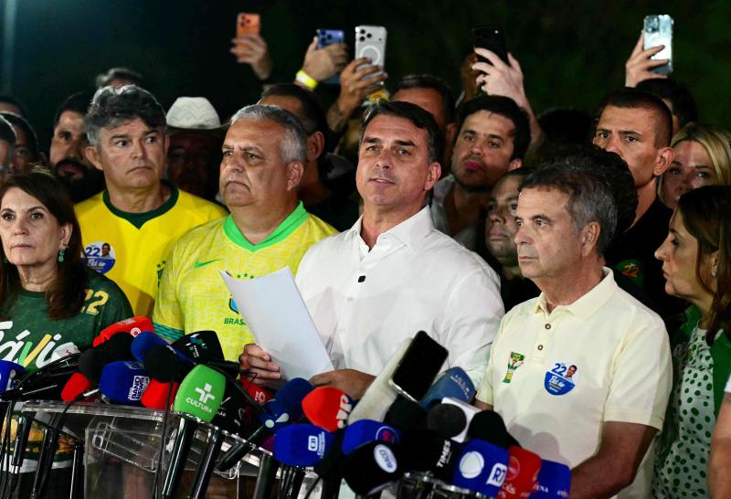 Flávio Bolsonaro diz que ‘é impossível reconhecer o resultado das eleições’