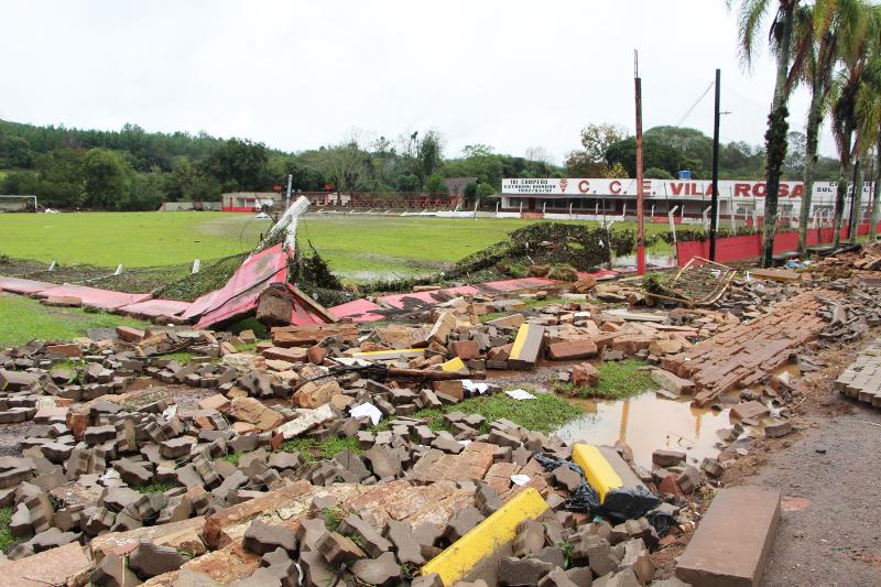 Força da água deixou rastro de destruição no clube Vila Rosa