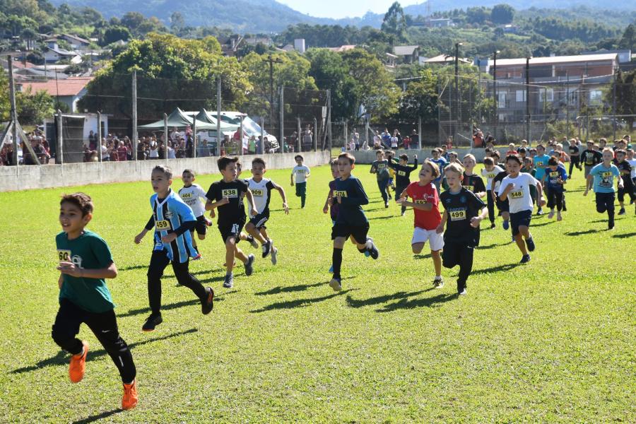 Garotada competiu dentro do campo