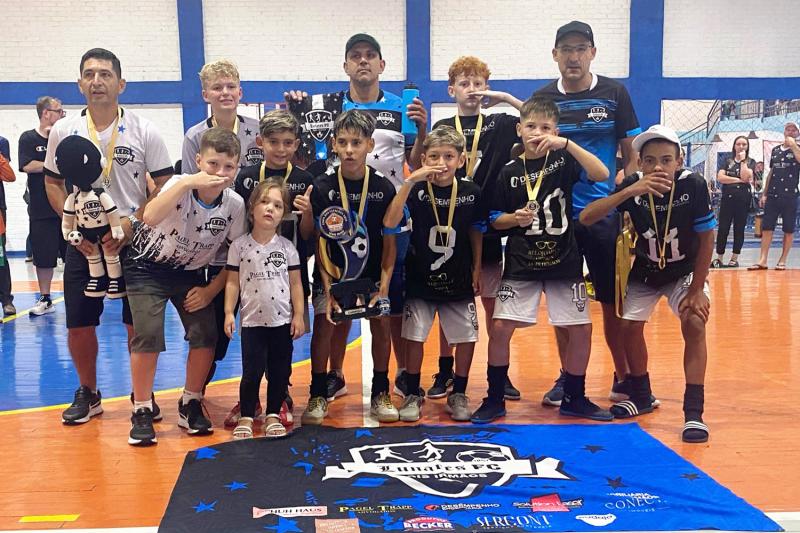 Garotos da Escolinha de Futsal Lunares FC conquistam mais dois títulos