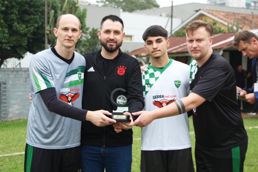 Green Brush teve a defesa menos vazada. Na foto, o goleiro Carlão, técnico Robson e goleiros Júlio e Cauã