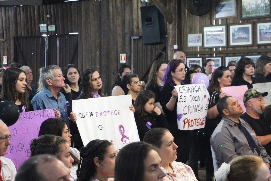 Grupo esteve na sessão solene da Câmara, na ACTG Portal da Serra