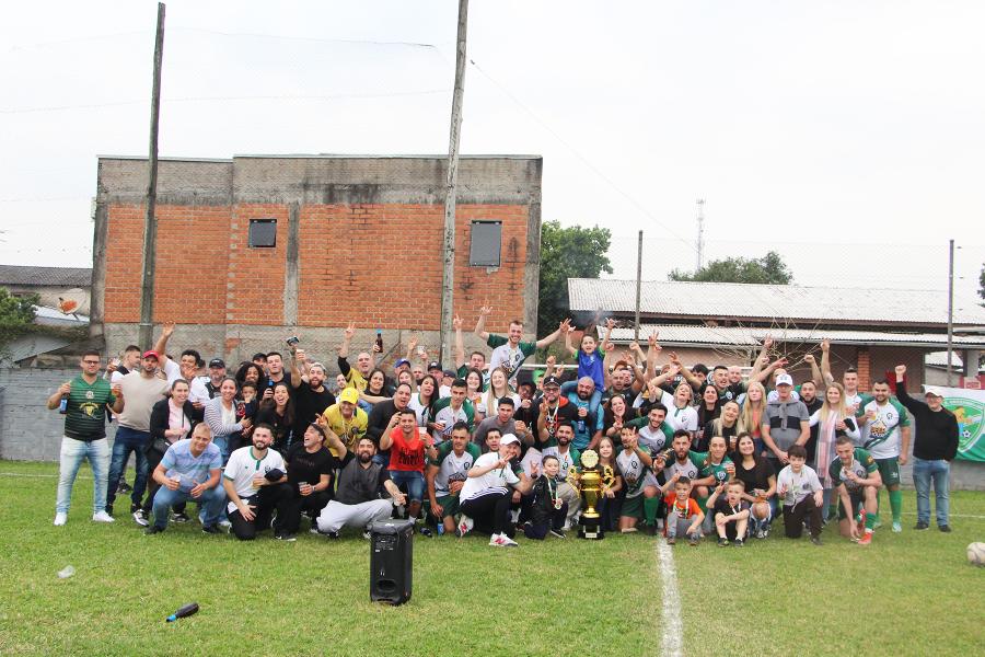 Guapos comemorou o título com a torcida