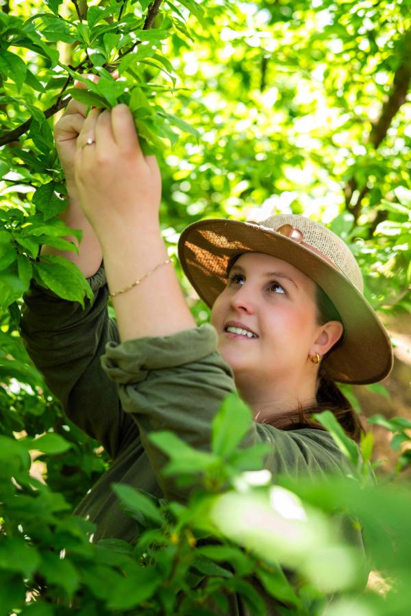 Jaqueline Thomé se formou em Agropecuária na EFASERRA por meio da iniciativa da Sicredi 