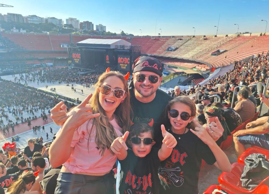 Jerri e família no AC/DC
