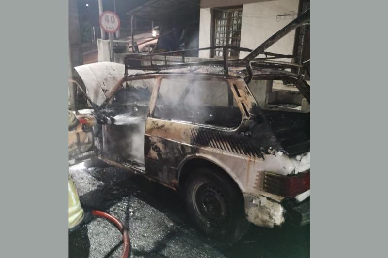 Jovem é preso após atear fogo em carro no bairro São João