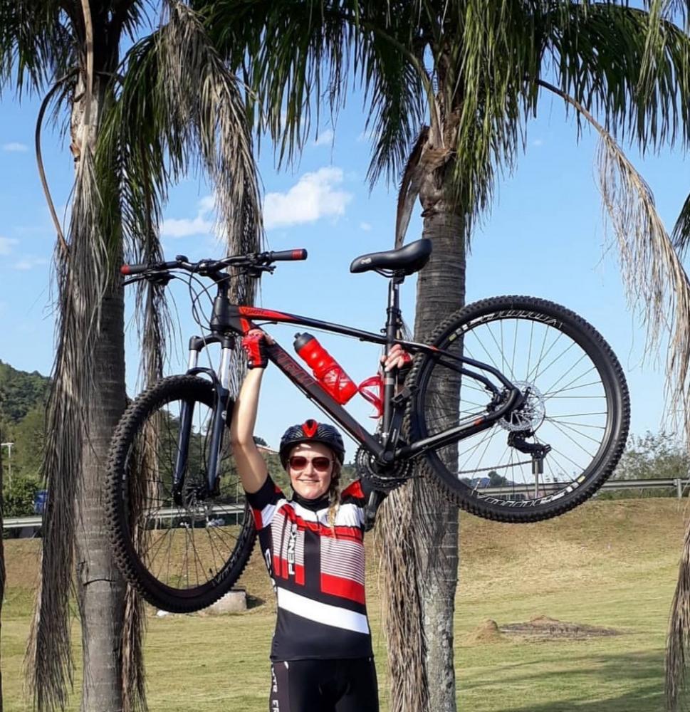 Léo pratica o ciclismo desde 2017