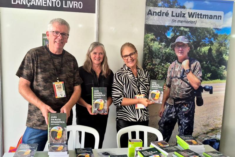 Livro de dois-irmonense é destaque no maior evento de observadores de aves