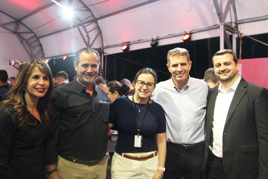 Luciana Brambilla, CEO Jak Torretta Jr., Adriana Passos, do Jornal Dois Irmãos; secretário estadual Ernani Polo e prefeito Jerri Meneghetti