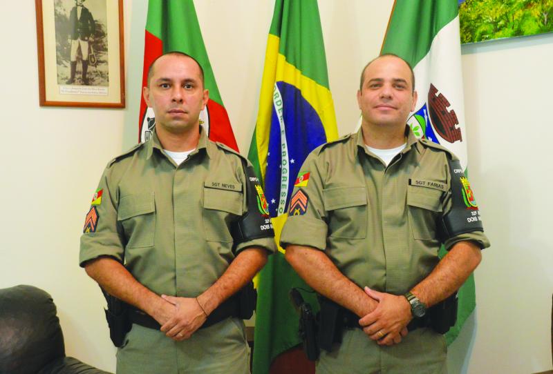 Sargento Neves e Sargento Farias optaram por seguir trabalhando em prol da comunidade dois-irmonense. Com eles, formaram-se outros 649 homens e 55 mulheres