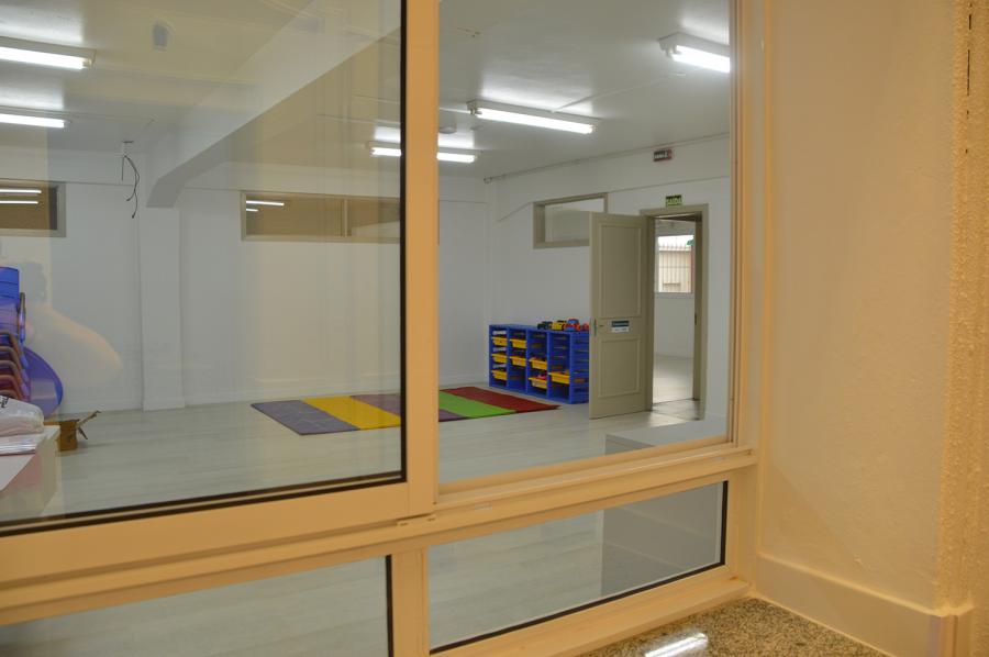 Modernização da Educação Infantil contou com a substituição de portas e janelas, pintura, aquisição de móveis e materiais, entre outras melhorias