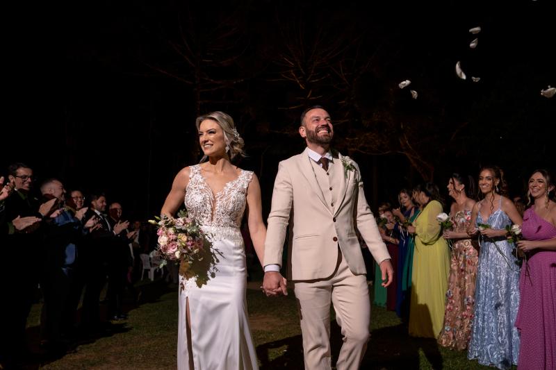Monique Hansen e Vinicius Sanches casaram no dia 22 de abril, com cerimônia e festa no Restaurante El Paradiso (Foto: Ismael Steffen)