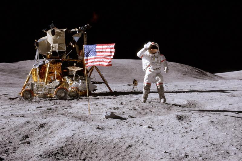 O que aconteceu com as bandeiras dos EUA deixadas na Lua? Saiba o que sobrou após mais de 50 anos