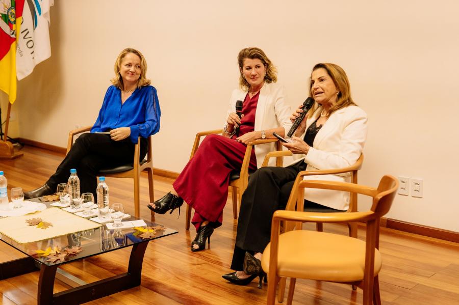 Painel 2: Ivane, Amanda e Marta
