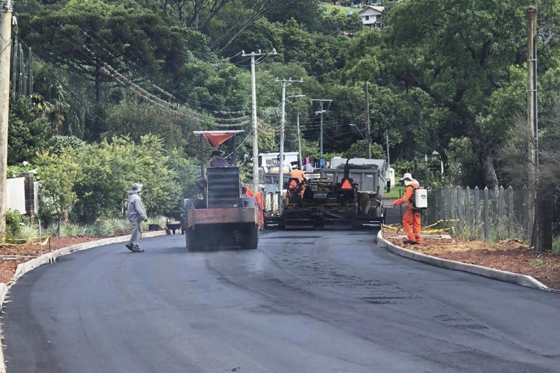 Pavimentação asfáltica está em fase de conclusão na localidade de Birkenthal