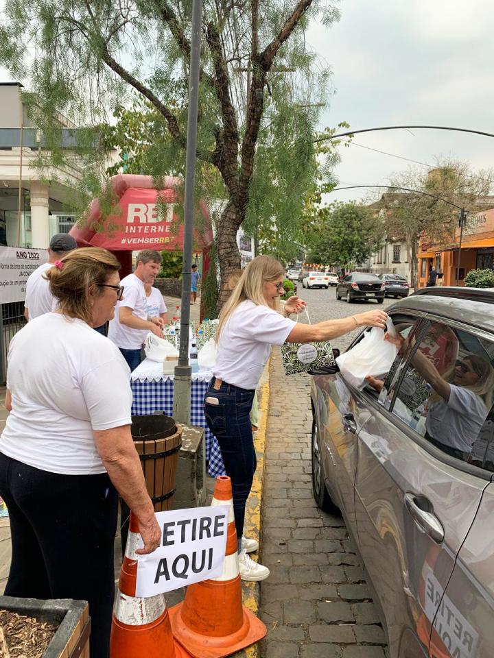 Pela primeira vez, chá ocorreu no formato drive-thru