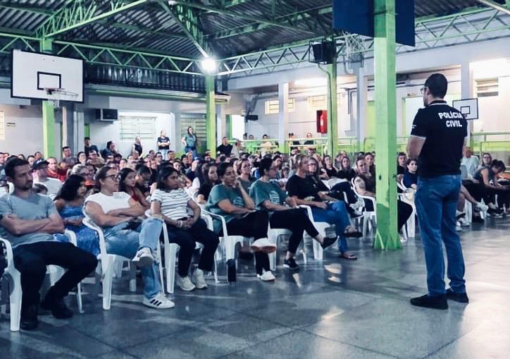 Polícia Civil palestra sobre segurança digital para mais de 400 pais em Dois Irmãos