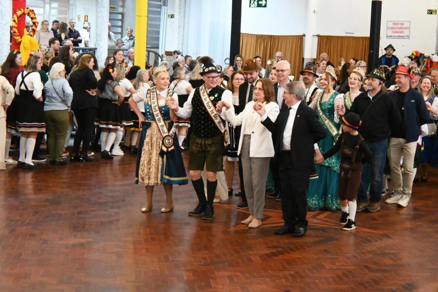 Polonaise abriu a celebração na Santa Cecília (Foto: Divulgação / PMDI)