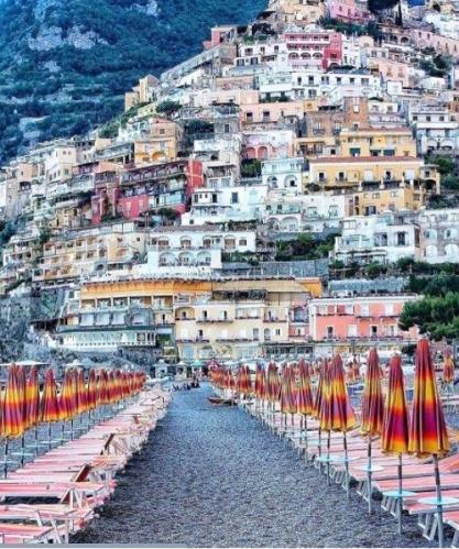 Positano é famosa mundialmente e merece a fama, porque é linda