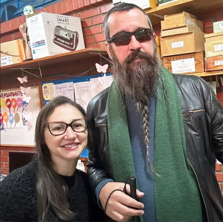 Professora Cinara com o técnico em informática Marcos Lumertz
