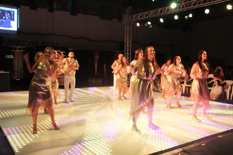 Professores fizeram a abertura do festival