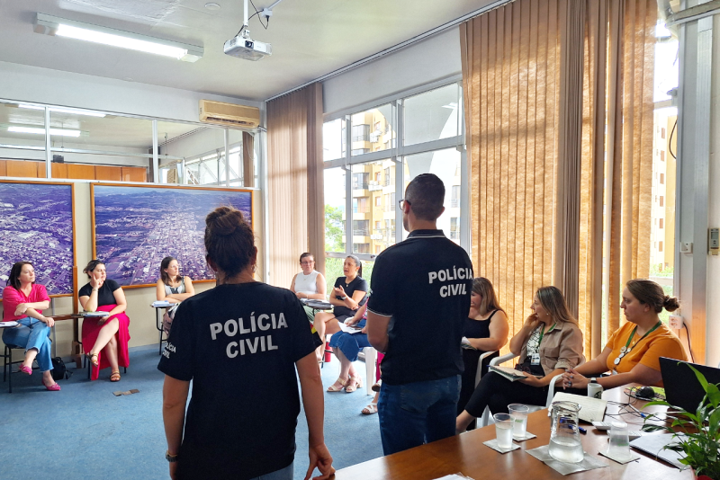 Reunião de diretores da rede municipal conta com participação da Polícia Civil