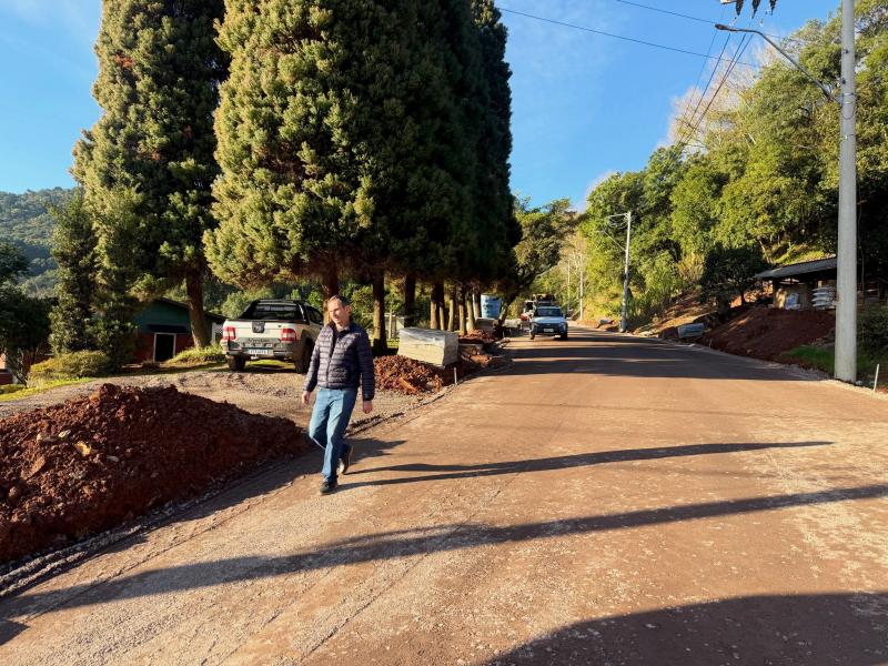 Rua Belvedere é preparada para receber pavimentação asfáltica