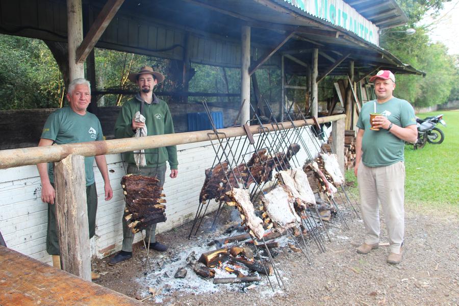 Sábado foi dia de costelão no Morada Gaudéria