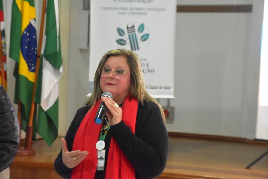 Secretária Denise Maldaner