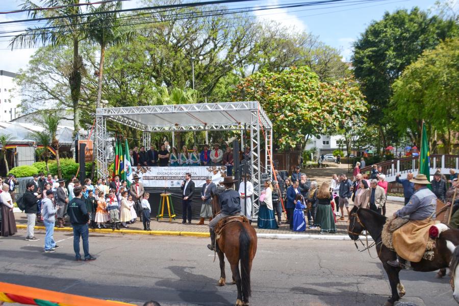 Solenidade foi realizada no entorno da Praça do Imigrante