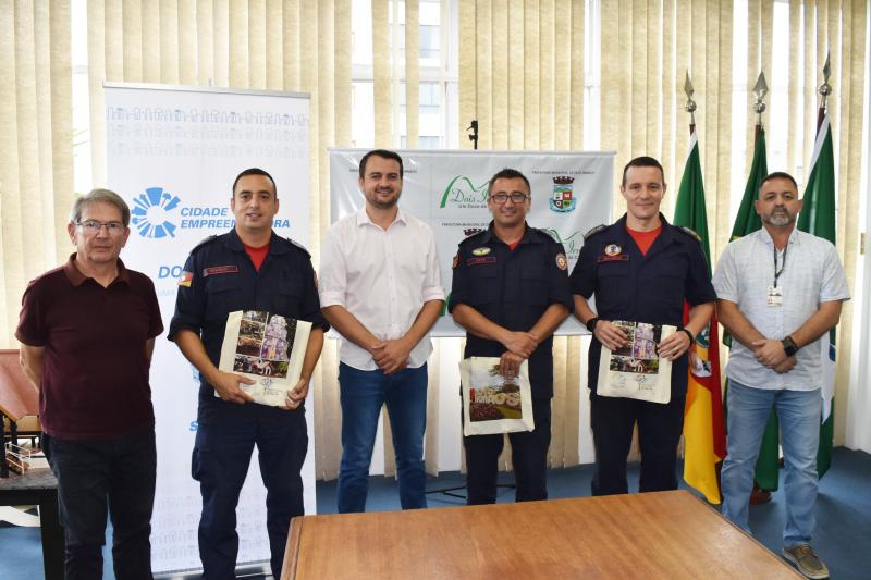 Juarez, Franco, Jerri, tenente Napp, Maurício e Maicá (Foto: Divulgação / PMDI)