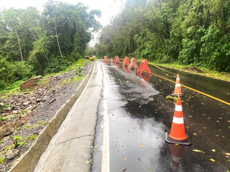 Trânsito está em meia pista em trecho da estrada entre Sapiranga e Dois Irmãos