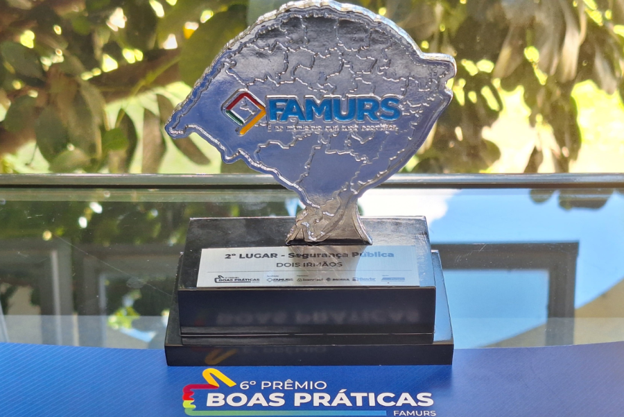 Troféu entregue pela Famurs