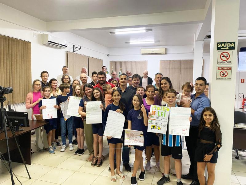 Vereadores recebem a visita de alunos do Colégio Imaculada Conceição 